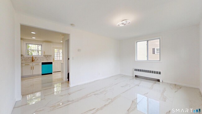 Foto del edificio - 52 Glen Haven Rd