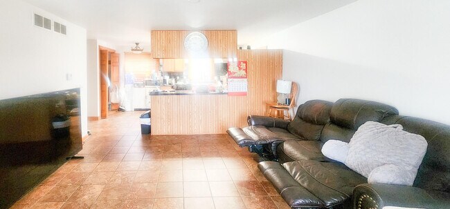 Foto del edificio - 6625 Washington Ave