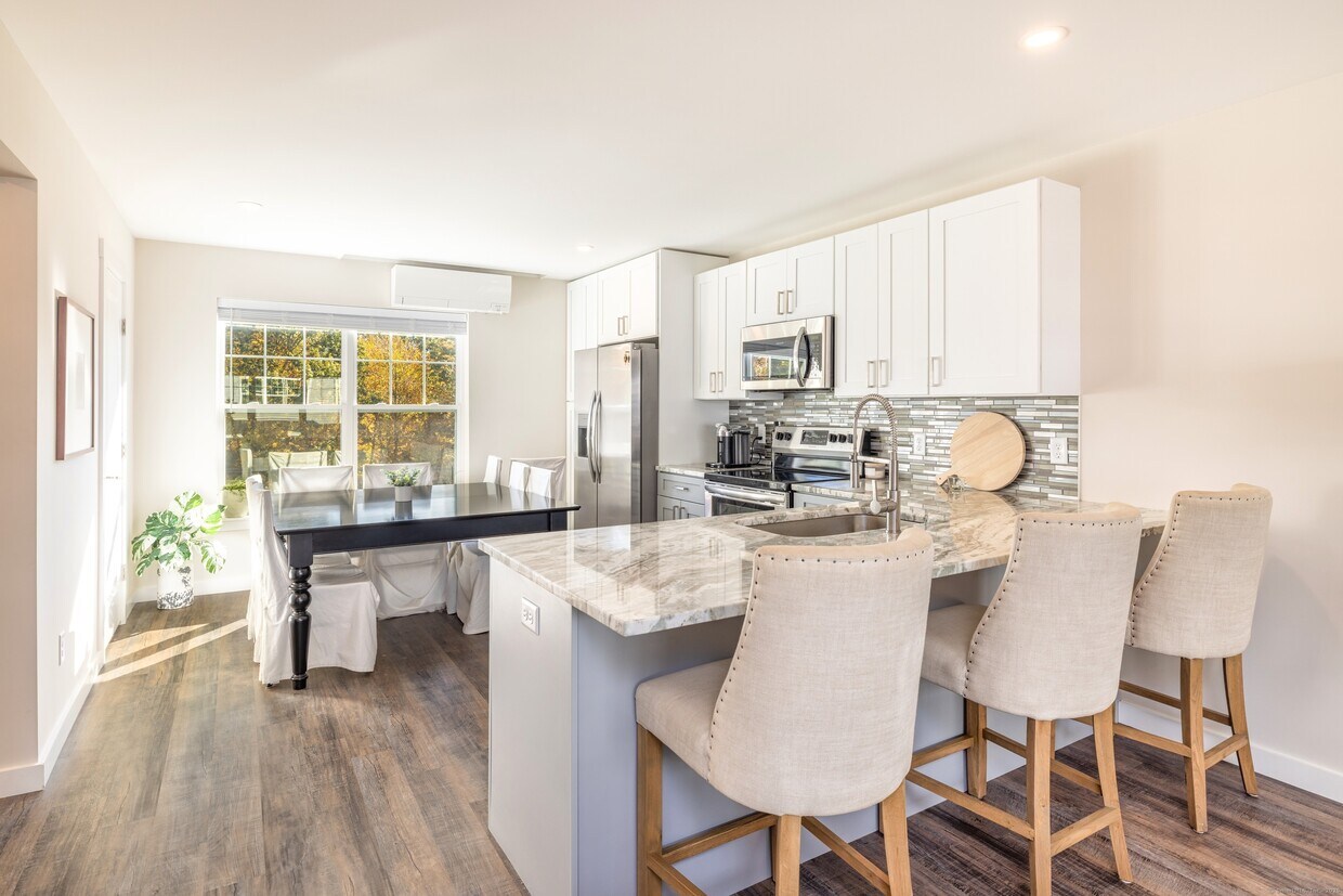 Foto principal - 94 N Bridebrook Rd