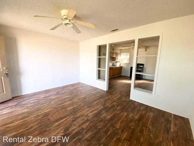 Foto del edificio - 3 br, 1 bath House - 201 W. Midway Dr.