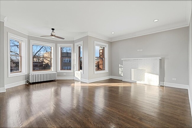 Foto del edificio - 6553 N Greenview Ave