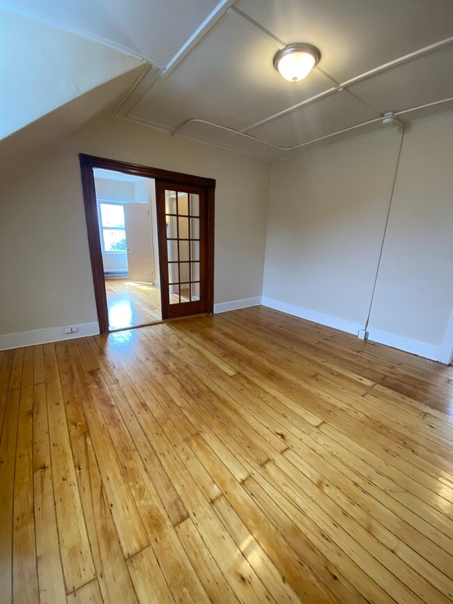 Building Photo - 13 Magill St