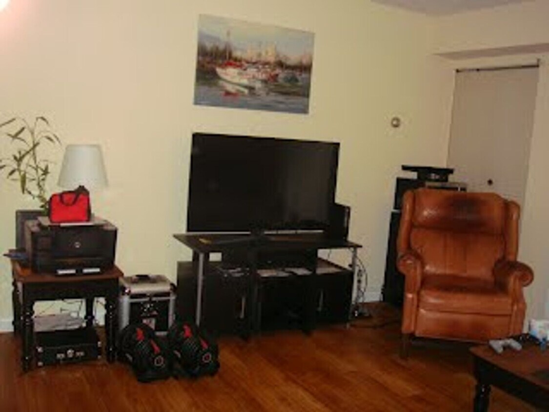 Primary Photo - 1800 JPA - 1 Bedroom Garden Unit Available...
