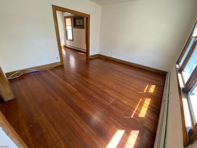 Foto del edificio - 1353 Alina St