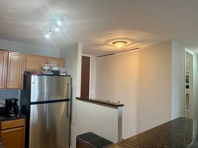 Foto del edificio - 655 W Irving Park Rd