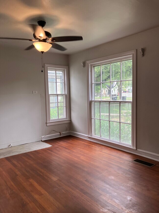 Foto del edificio - 2713 Pine Ave