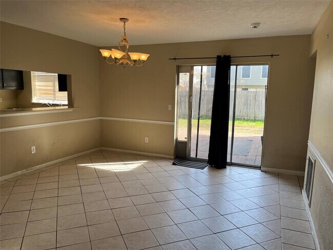 Building Photo - 9630 Oldenburg Ln