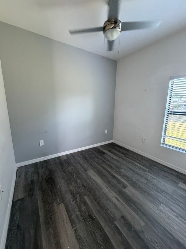 Foto del edificio - 1095 Highlands Rd