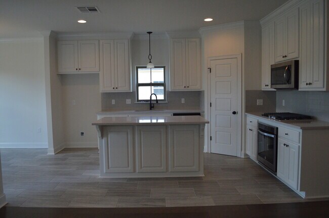 Building Photo - Spacious 3 Bedroom plus Office in Prairiev...