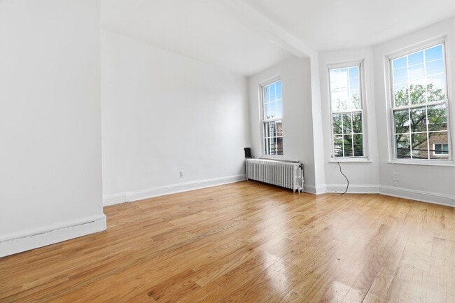 Building Photo - 491 Mercer St