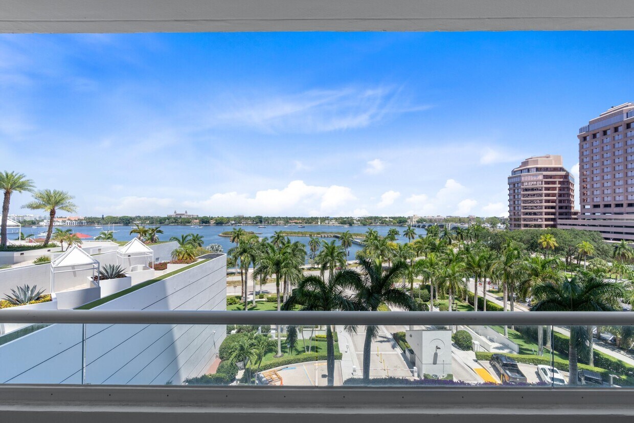 Foto principal - 529 S Flagler Dr