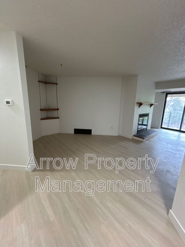 Building Photo - 205 E Arbor Ave