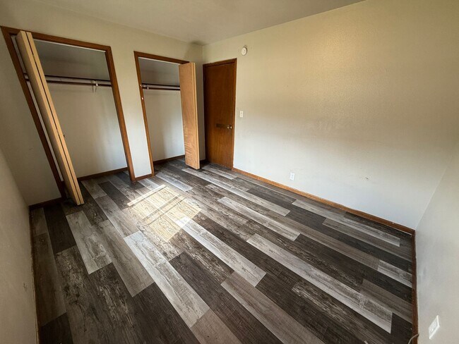 Building Photo - Plains - Glenview Apartments