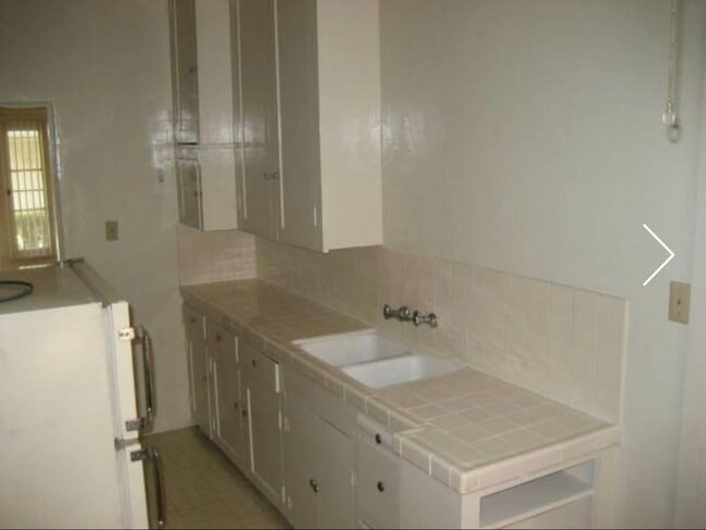 Beautiful kitchen with fridge - 8327 Blackburn Ave