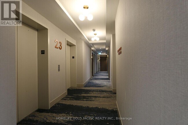 Photo du bâtiment - 20-2320 Inn On The Pk Dr
