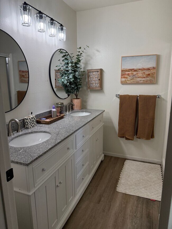 Foto del edificio - 4 Bed/3Bat