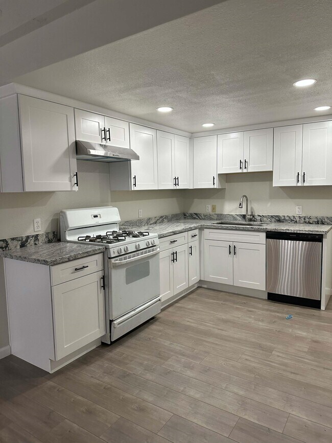 Foto del edificio - 1305 Oak Terrace Ct