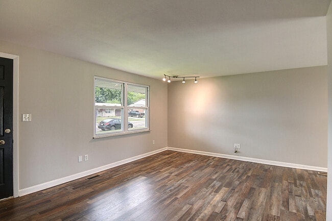 Building Photo - 4554 Powell Rd
