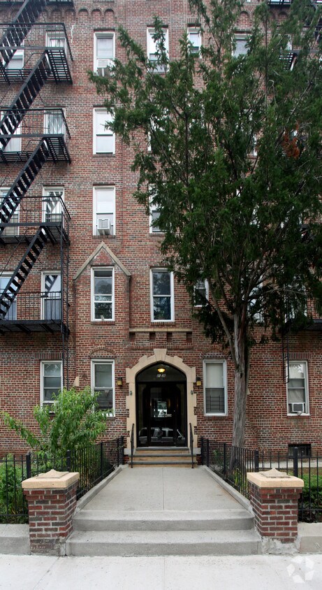 85-28 118th ¡St - 85-28 118th St