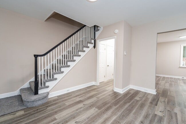 Building Photo - Renovated 3-Bedroom House with Balcony and...