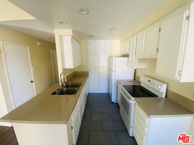 Foto del edificio - 8725 Beckenham Ln