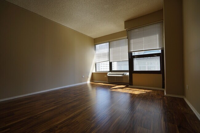 Building Photo - 30 E Huron St