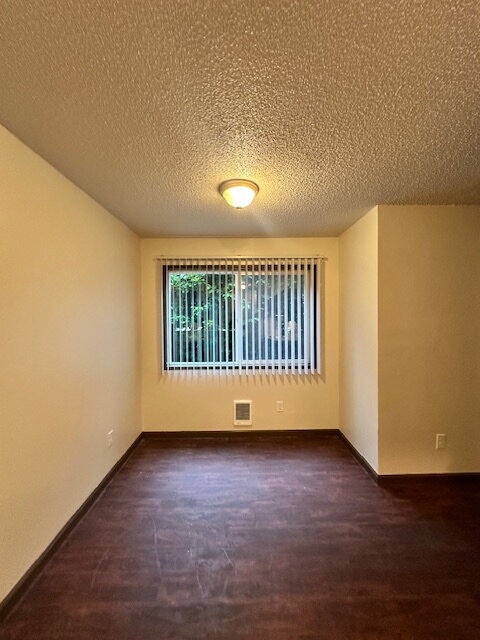Building Photo - Charming 2-Bedroom Apartment in Portland's Heart - Bottom floor, 1 bathroom