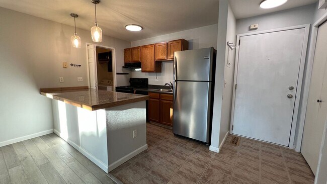 Building Photo - 2 Bedroom Ground Floor Condo in Independen...