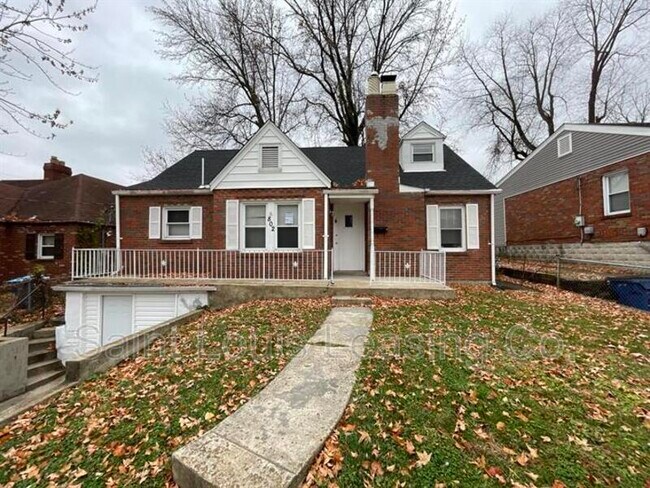 Building Photo - 802 Rolwes Ave