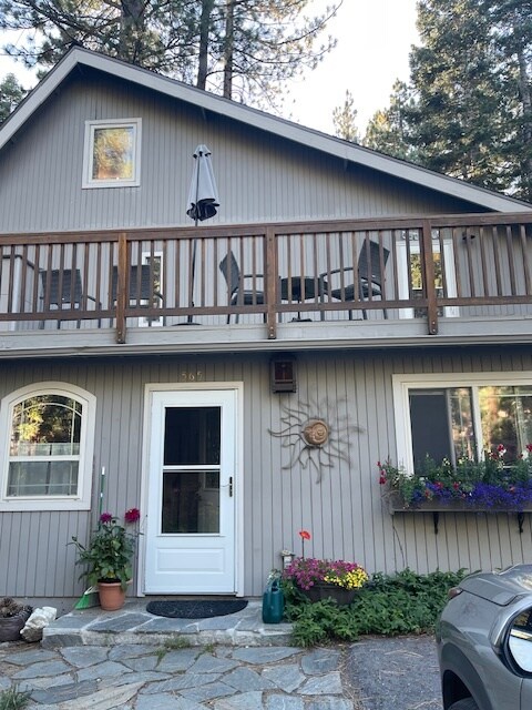 Building Photo - 565 Deer St