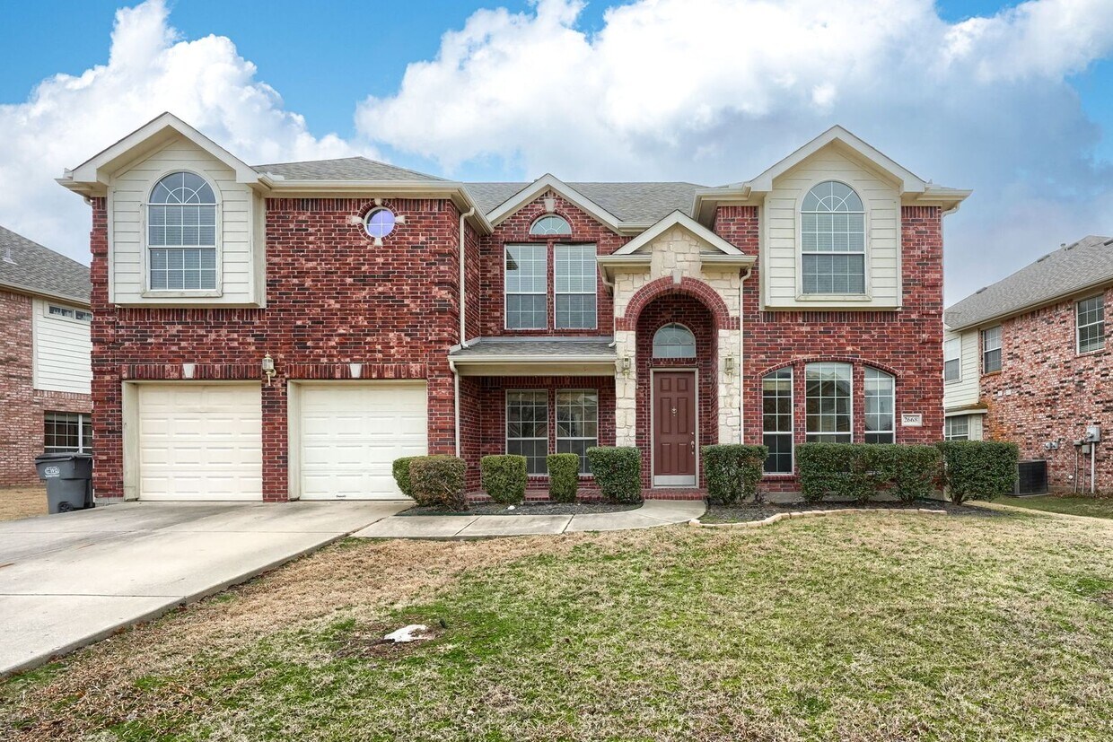 Primary Photo - Stunning 5-Bedroom Home with Spacious Back...