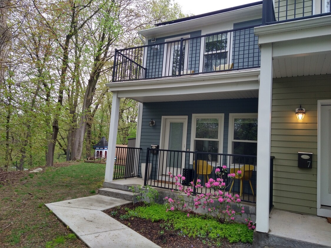 Primary Photo - 37 Hampden St
