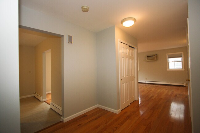 Building Photo - 182 Nelson Ave