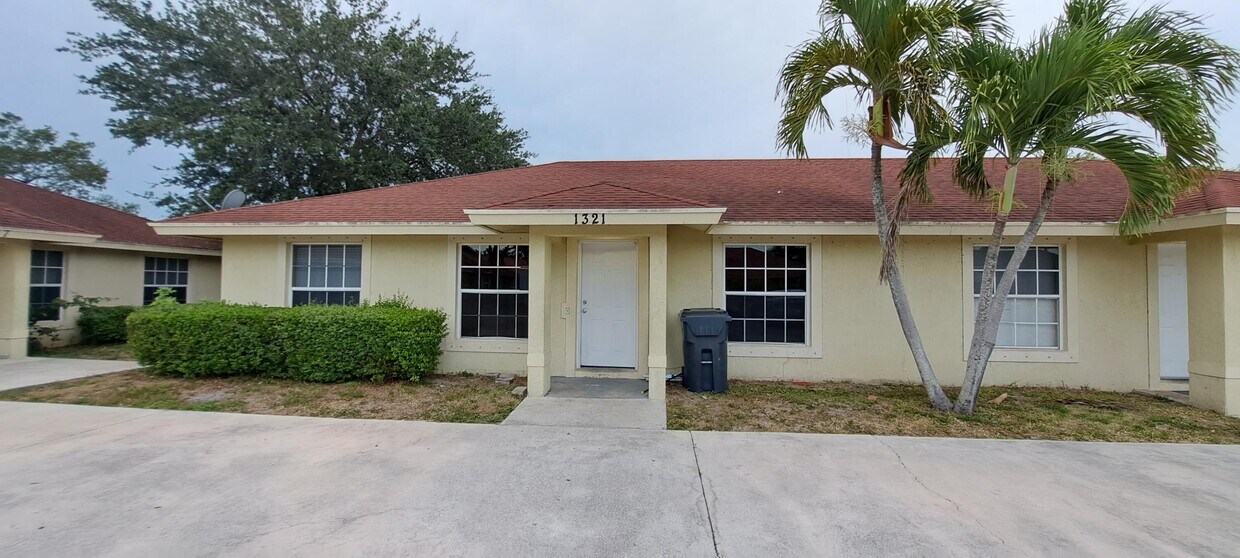 1321 The 12th Fairway, Wellington, FL 33414 Townhome Rentals in