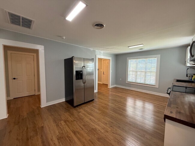 Foto del edificio - 136 Kingsley Ave