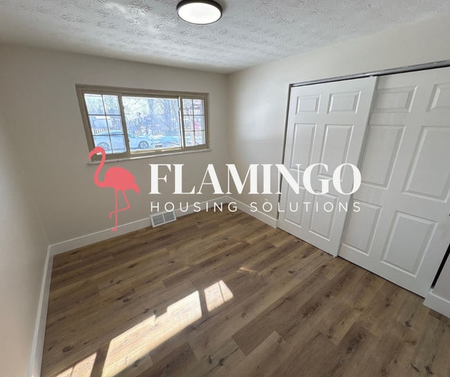 Building Photo - 2217 Harding Ave