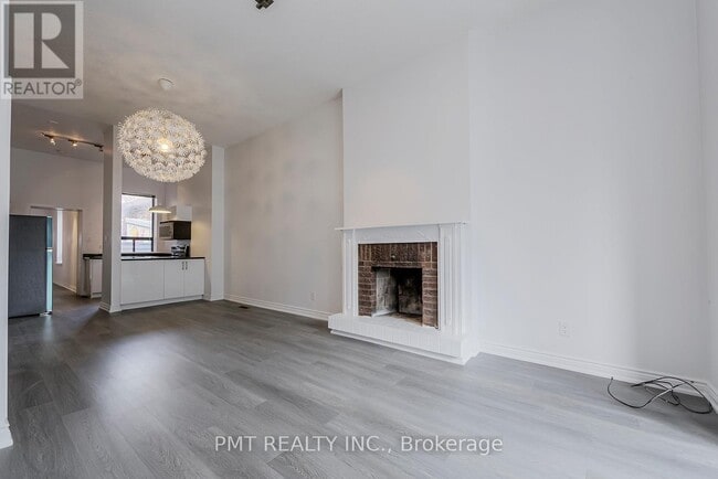 Building Photo - 204-204 Gerrard St E
