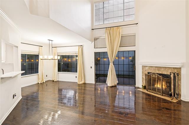 Foto del edificio - 5950 Lindenshire Ln