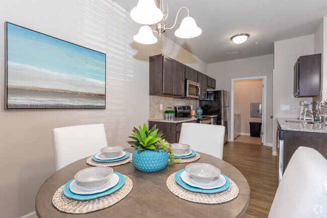 2BR, 2BA - 1,213SF Classic - Dining Area - Harrington Square