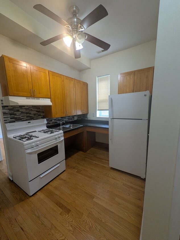 Building Photo - 5031 S Hermitage Ave