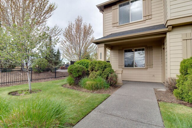 Building Photo - 3 Bed/ 2.5 Bath