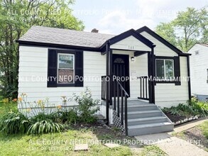 Building Photo - 560 Trevitt St