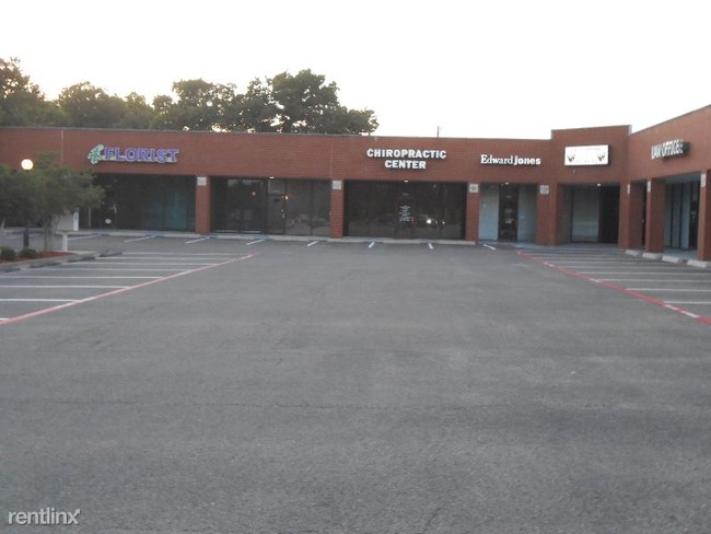 Building Photo - 3002 E US Hwy 377