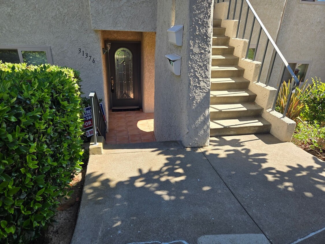 Primary Photo - Great 2 Bedroom 2 Bathroom On The Golf Cou...