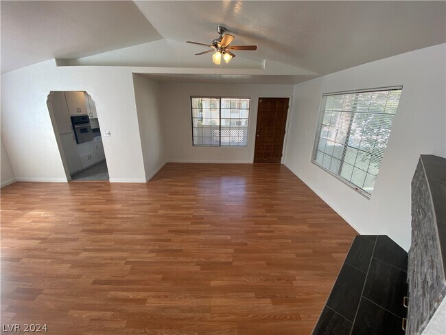 Building Photo - 1415 Santa Margarita St