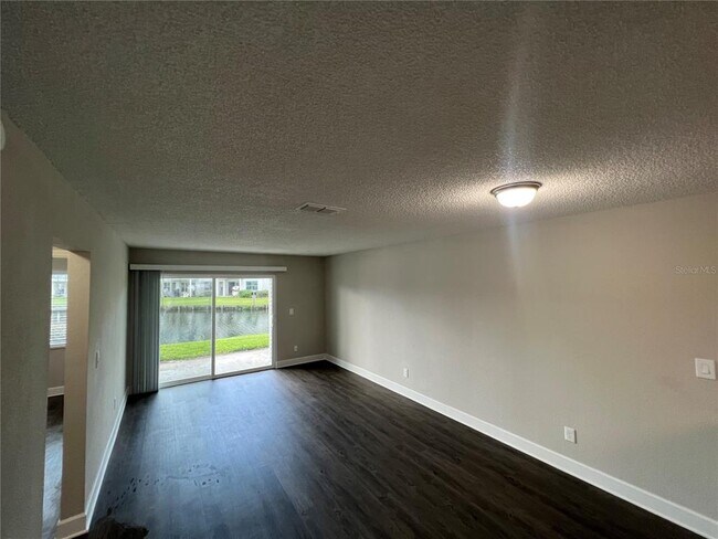 Foto del edificio - 2556 Woodgate Blvd