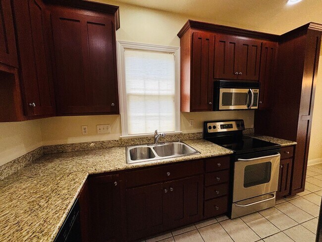 Building Photo - 204 Heights Ln