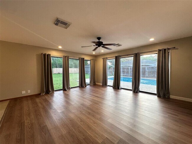 Foto del edificio - 12139 Huntington Park Dr
