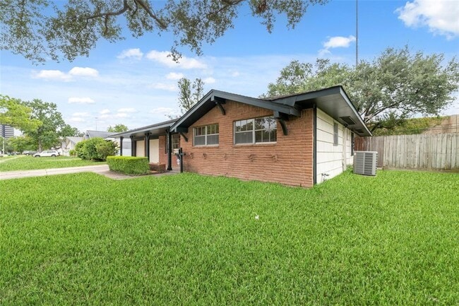 Foto del edificio - 7615 Barberton Dr