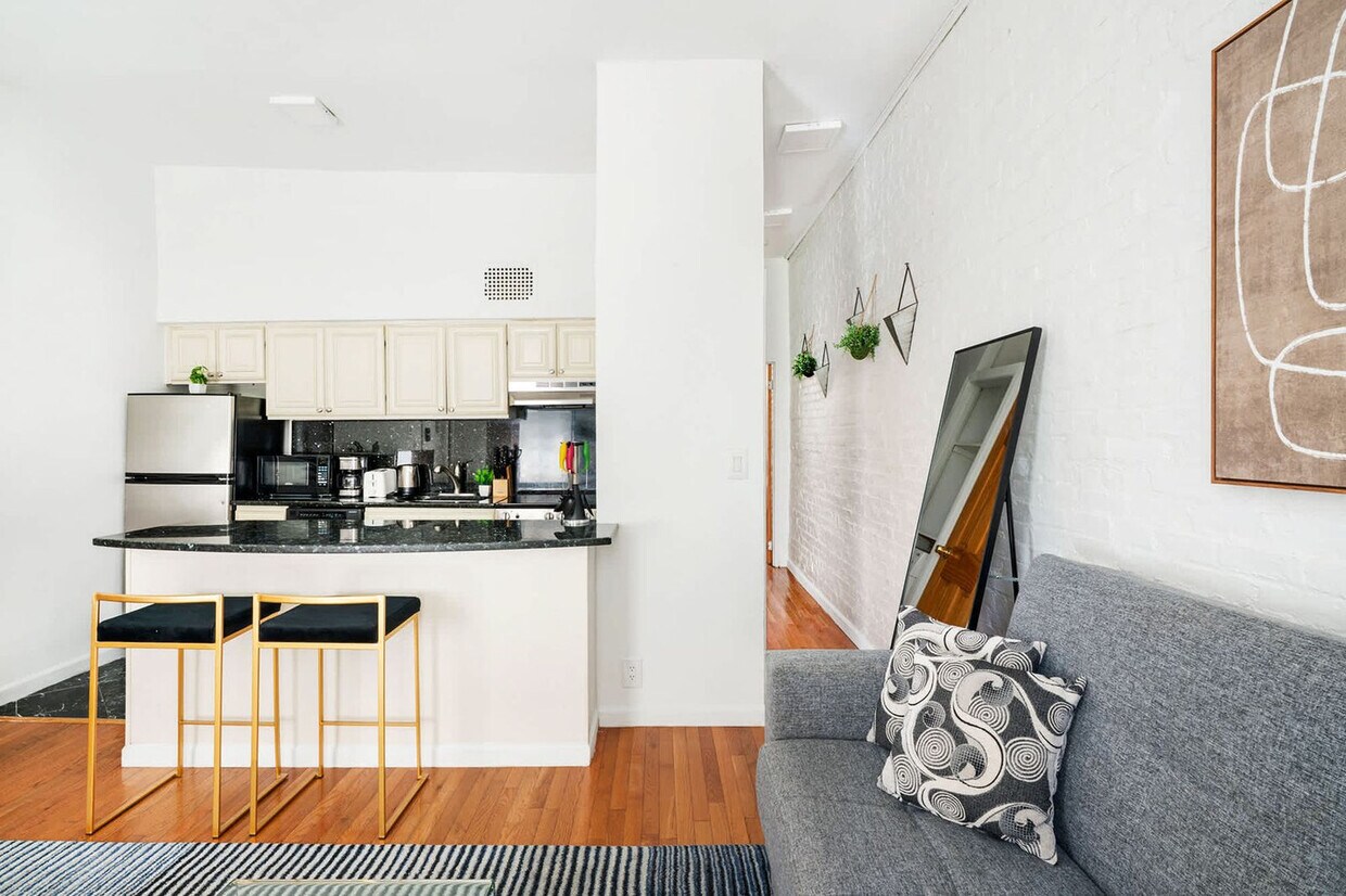 Foto principal - 240 E 26th St